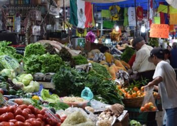 The Best Markets in Mexico City for Souvenirs, Street Snacks, and Ceramics