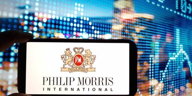 This Dividend Stock Yields 4% and Just Raised Its Guidance. Should You Buy It Now?