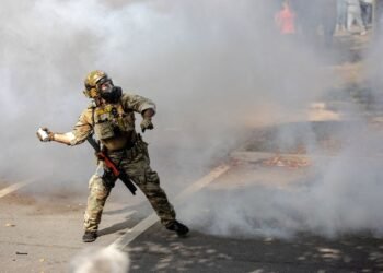 Top US border official to face judge in Chicago over use of tear gas