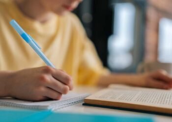 Try the 'THIEVES' Technique to Make Reading More Engaging When You're Studying