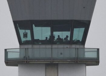 US flight delays near 7,000 as government shutdown hits Day 27