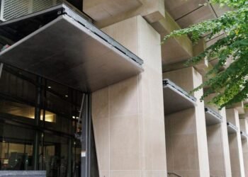 US judge temporarily blocks Trump administration from deploying national guard in Portland