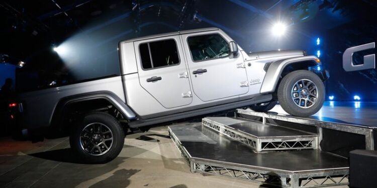 US opens probe into more than 232,000 Chrysler vehicles over instrument panel issue