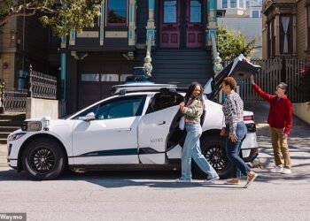 Waymo's fully-autonomous ride-hailing services should be on offer to tourists, commuters and the general public in London in 2026 - and there will be no human behind the wheel