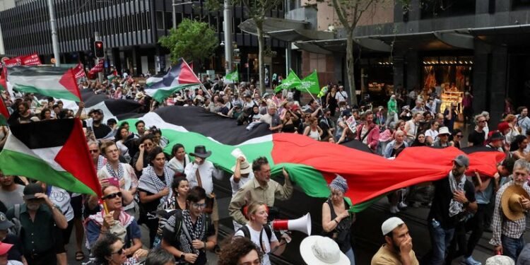 Who are the Israeli hostages released by Hamas?