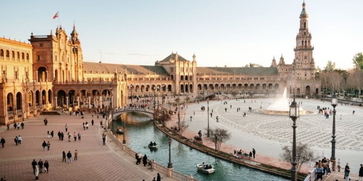 11 Best Bars in Seville for Flamenco, Jazz, and Rooftop Cocktails