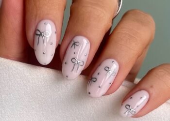 12 Simple & Cute Christmas Nail Art Trends To Try