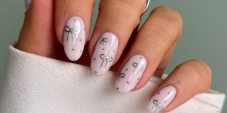 12 Simple & Cute Christmas Nail Art Trends To Try
