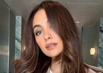 15 Winter Hair Color Trends Predicted By Experts 2025