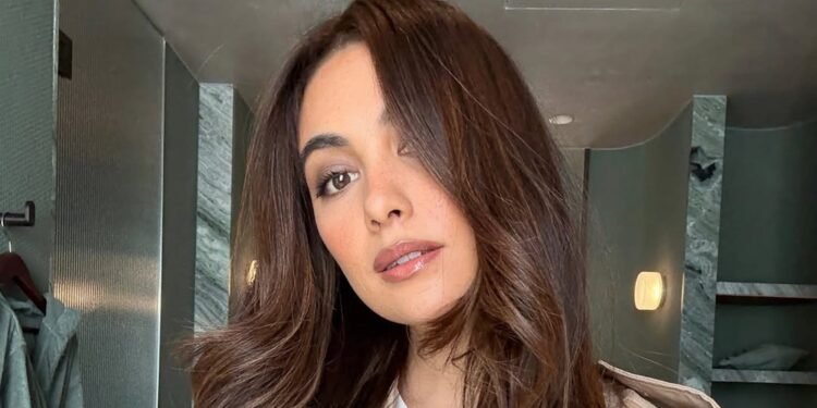 15 Winter Hair Color Trends Predicted By Experts 2025