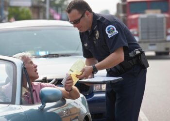 5 common traffic violations and how they affect your car insurance