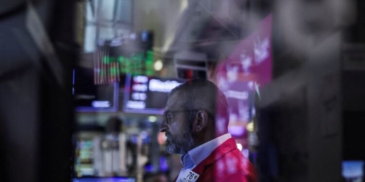 Analysis-Investors eye holiday season turbulence amid AI and rate cut doubts