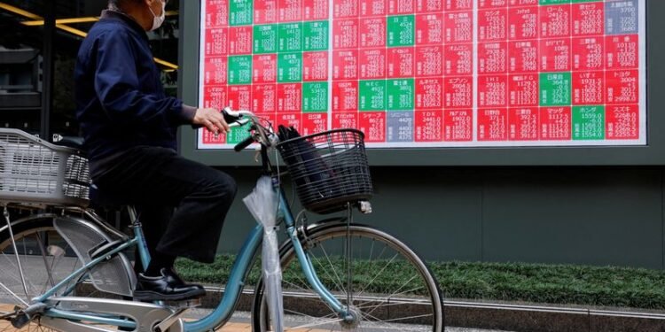 Asian stocks sink as US jobs fail to clear rate outlook, tech hammered