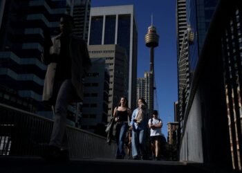 Australian wage growth steady in Q3, supports rate pause view