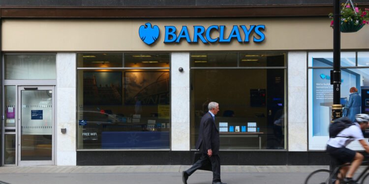 Barclays invests in venture debt fund