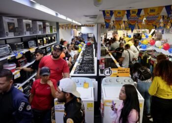 Black Friday puts focus on consumer spending for rocky markets