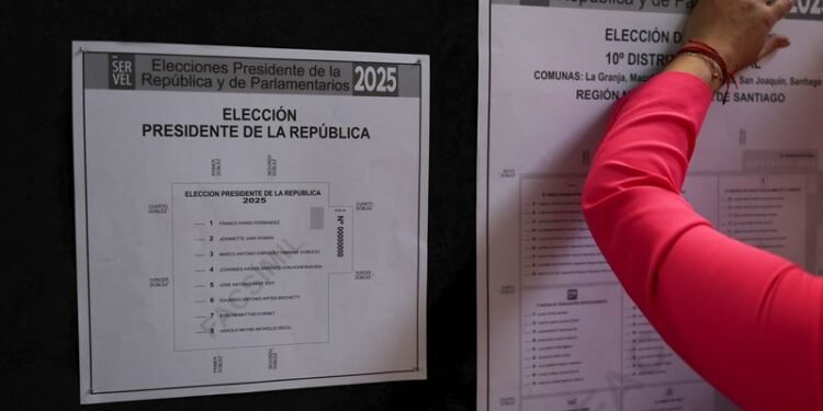 Chilean leftist Jara narrowly leads far-right’s Kast in first round presidential vote