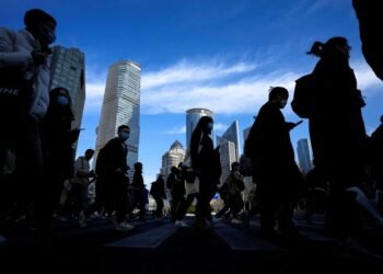 China Nov non-manufacturing activity contracts for first time in nearly three years, PMI shows