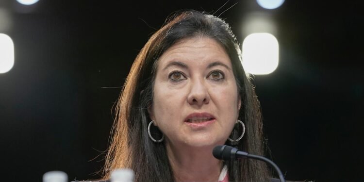 Former Fed governor's stock trades violated the central bank's ethics rules