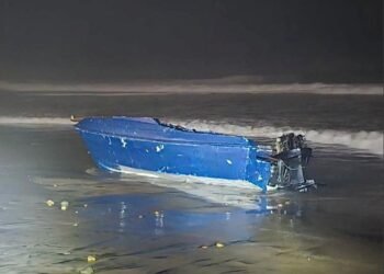 Four dead after suspected migrant boat capsizes near San Diego, Coast Guard says