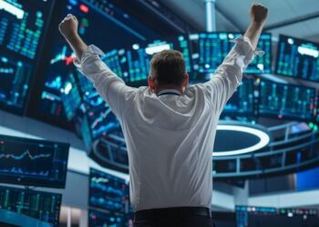 Got $5,000? 1 Tech Stock and 1 ETF to Buy and Hold for the Long Term.