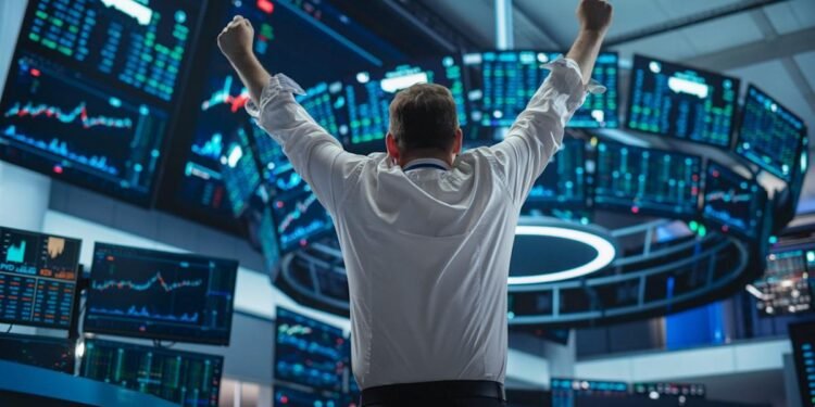 Got $5,000? 1 Tech Stock and 1 ETF to Buy and Hold for the Long Term.