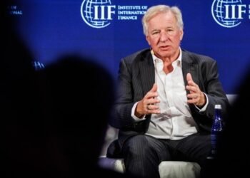 Martin Gilbert speaks on stage, gesturing with his hands, during the IIF annual membership meeting.