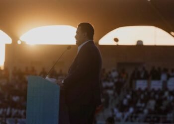 Iraq can disarm factions only when the US withdraws, prime minister says