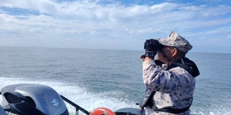 Migrant vessel sinks off Malaysia-Thailand border, hundreds missing