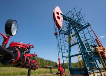 Oil gains on optimism US government to reopen soon