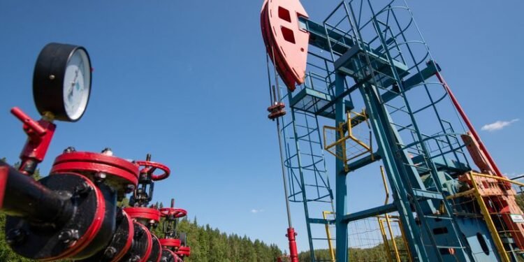 Oil gains on optimism US government to reopen soon