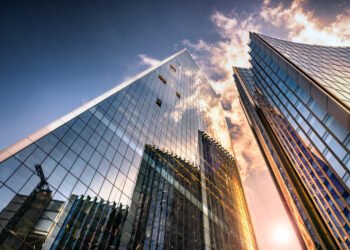 Polus Capital raises €890m