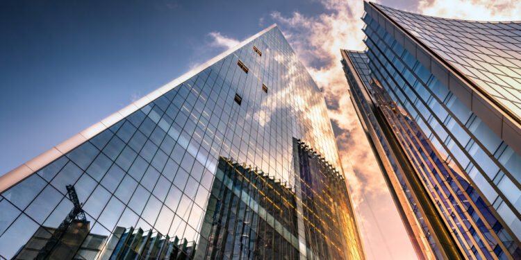 Polus Capital raises €890m