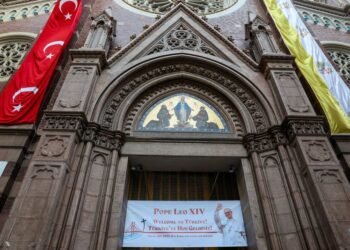 Pope Leo arrives in Turkey on closely watched first overseas trip