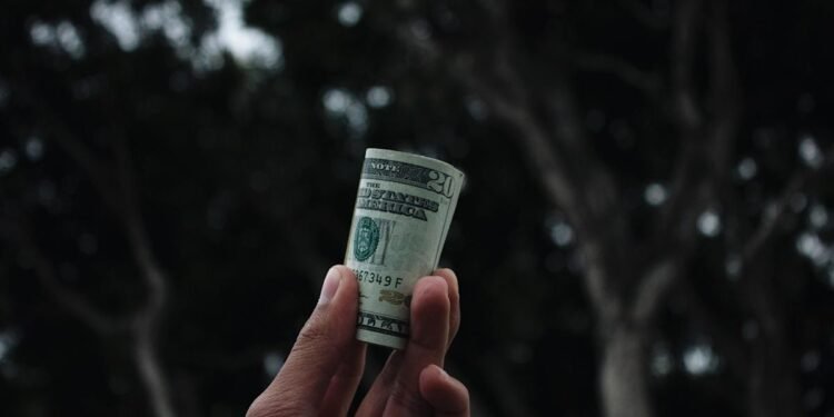 Susquehanna Raises Qualcomm (QCOM) Price Target to $210 on Strong Handset Momentum