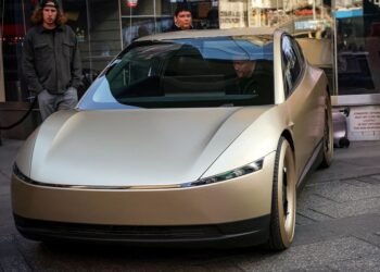Tesla requires suppliers to avoid China-made parts for US cars, WSJ reports