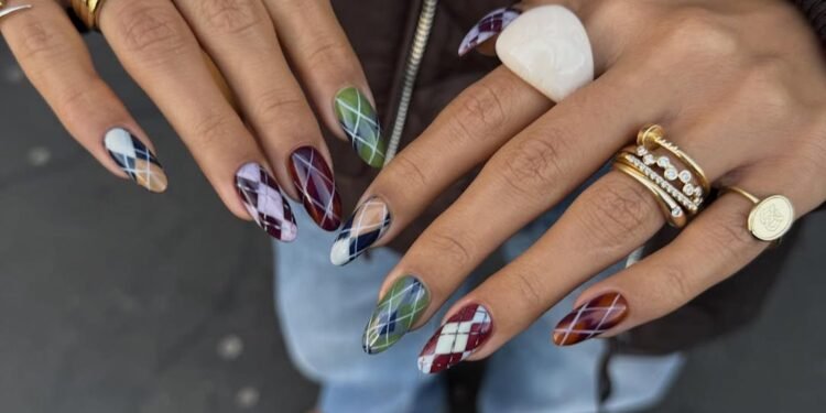 The Coziest Winter Manicure Trend