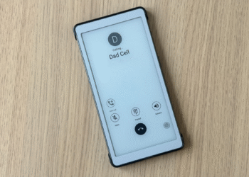 The Viwoods AiPaper Reader Is Also Secretly a Phone