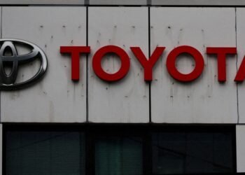 Toyota’s buyout of group firm faces new obstacle after Elliott takes stake