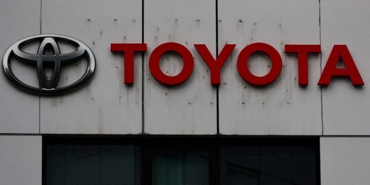 Toyota’s buyout of group firm faces new obstacle after Elliott takes stake
