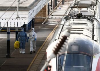 UK counterterrorism police investigate stabbings on train