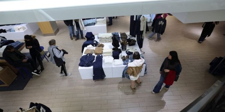 US Thanksgiving online sales expected to rise 6%, Salesforce data shows