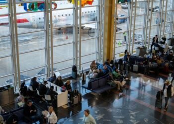 US airlines cancel 1,200 flights Tuesday as shutdown continues