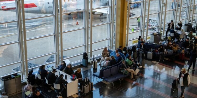 US airlines cancel 1,200 flights Tuesday as shutdown continues