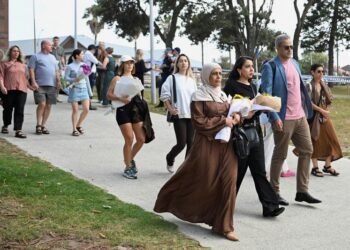 'Unspeakable tragedy': Residents react to mass shooting at Sydney's Bondi Beach
