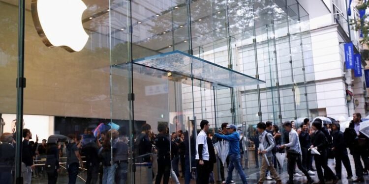 Apple opens iPhone to alternative app stores in Japan