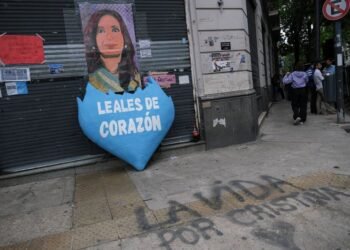 Argentina’s ex-President Kirchner recovering from surgery