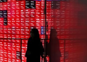 Asian stocks rise, precious metals hit records on Fed rate cut bets