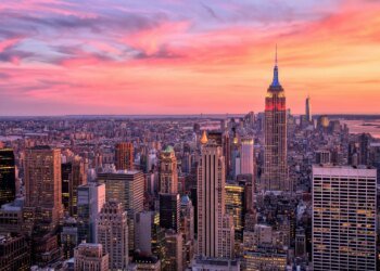 Big deals boost US Q4 lending