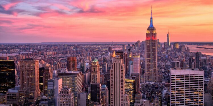 Big deals boost US Q4 lending